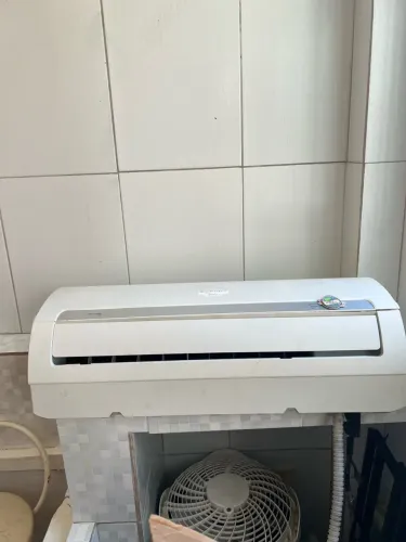 Ar-condicionado Midea 12.000 com defeito