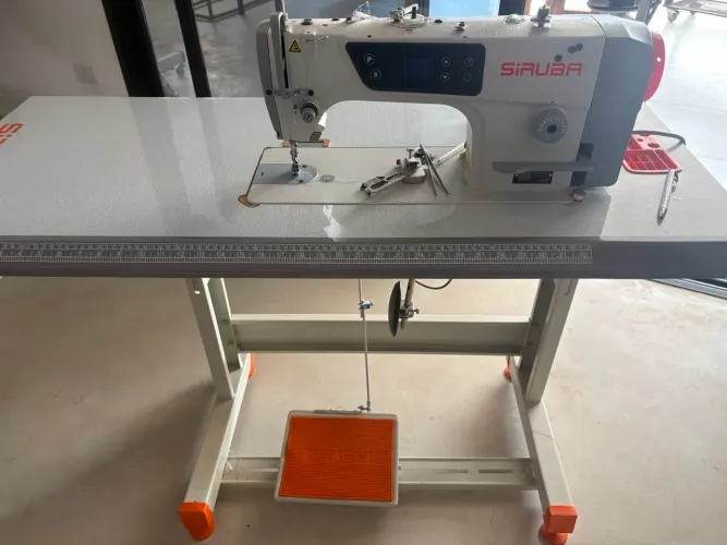 Máquina de costura industrial Siruba