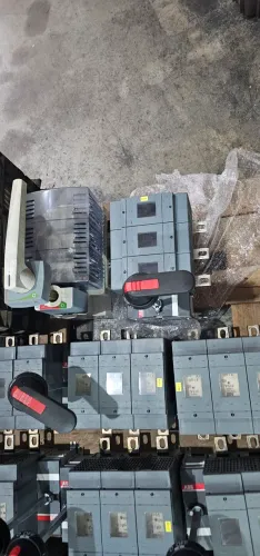 LOTE CHAVE SECCIONADORA E DISJUNTORES USADOS.