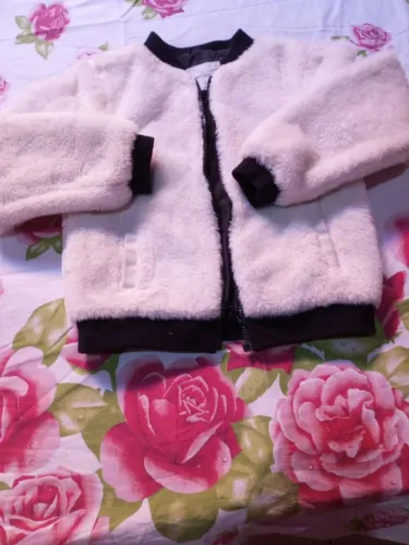 Blusinha preta e branca tamanho 10 aveludada
