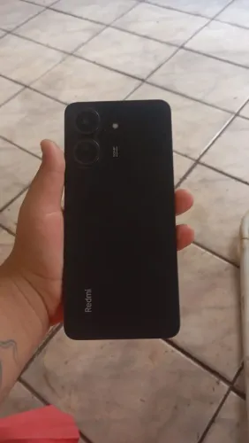 Vende-se esse celular redmi 13c só um detalhe tá tela