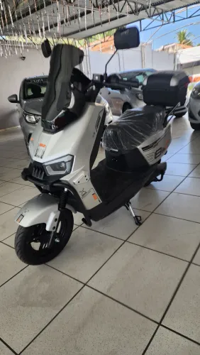Scooter elétrica modelo E40 Zero Quilometro (Não precisa de CNH)
