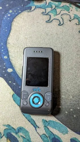 Sony Ericsson W580i - para restauração/peças