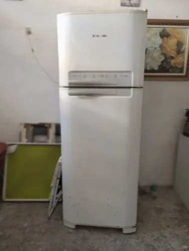 Geladeira frossfree Electrolux .