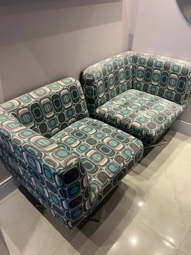 Poltronas revestidas em suede