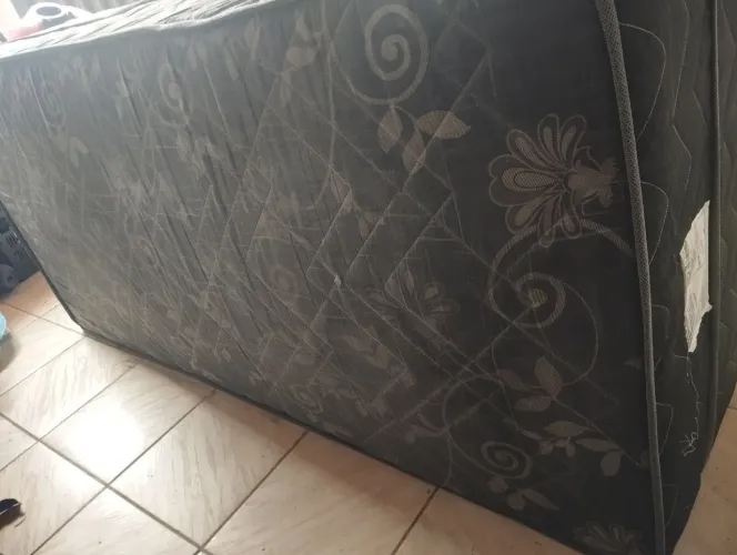 Cama de solteiro em perfeito estado