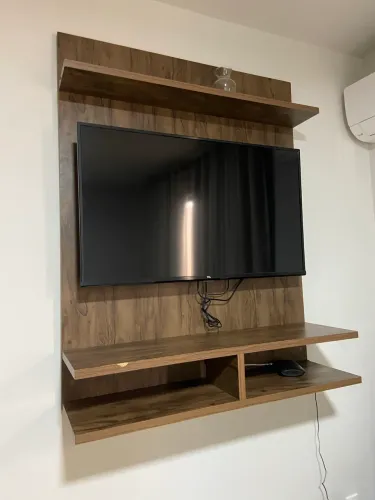 Painel para TV + Smart TV TCL - Excelente Estado