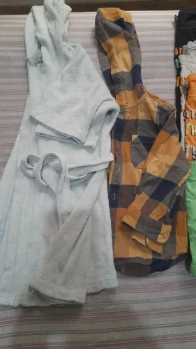 Roupas de criança variadas 1/2 anos
