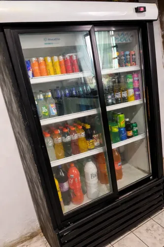 Refrigerador expositor duas portas Metalfrio