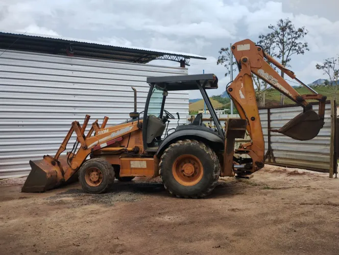 Retroescavadeira Case 580M 2012 4x4