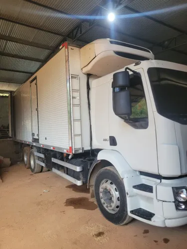 Truck baú refrigerado
