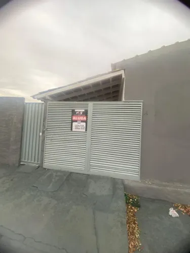 Casa com 2 Quarto(s) e 1 banheiro(s) para Alugar, 100 m² por R$ 1333 / Mês