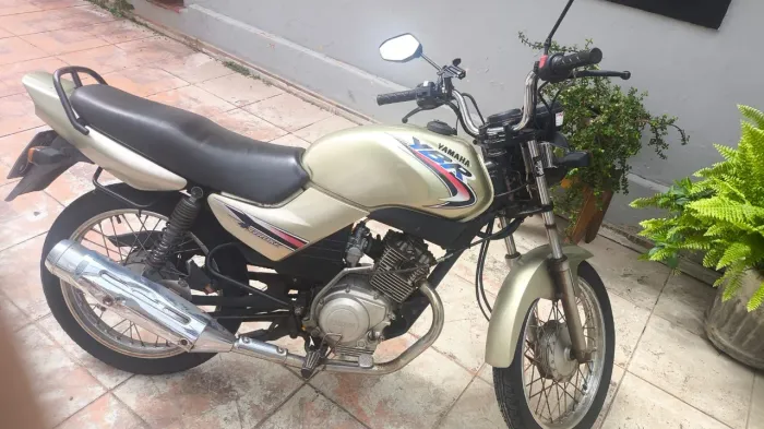 Ybr 125 2003 sem débitos e IPVA 2026 pago.