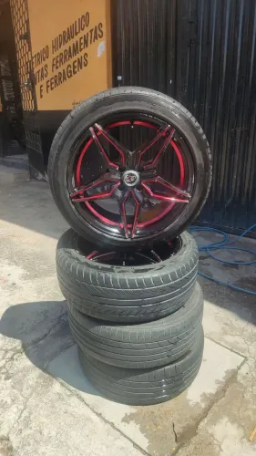 Pneus com aro novos e seminovos carro pequeno e Hilux