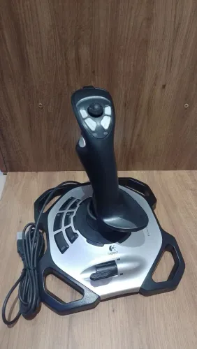 Simulador de vôo para jogos (joystick logitech extreme 3d pro)