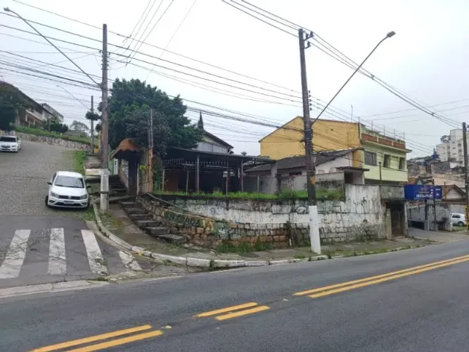 Casa com Terreno na Avenida Principal de Ribeirão Pires | Excelente Ponto Comercial