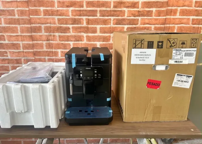 Cafeteira saeco royal plus sem uso!! Garantia de 2 anos