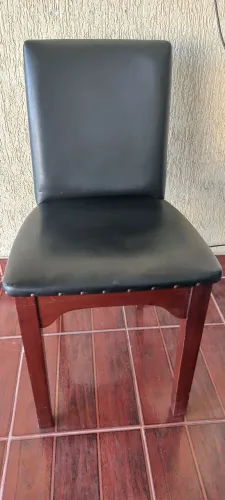 Cadeira em Madeira Maciça 