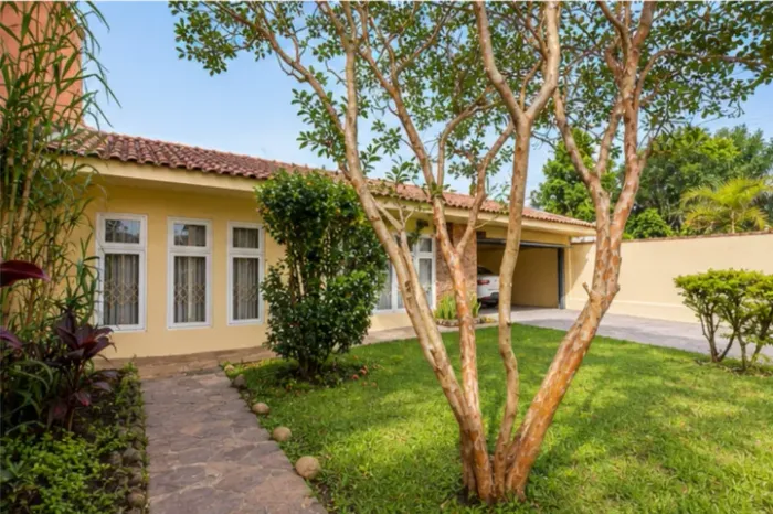 Casa Totalmente Parcelada em Curitiba [BA]