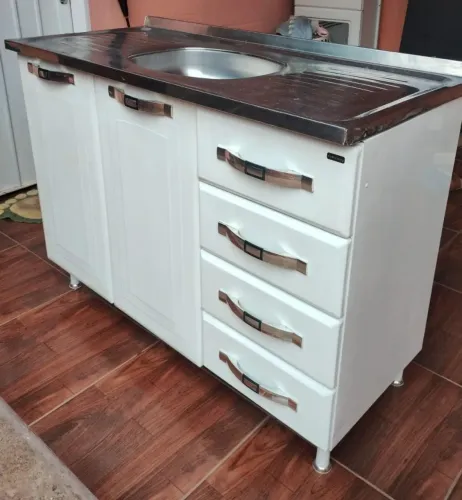 BALCAO COM PIA .EM BOM ESTADO DE CONSERVAÇAO.