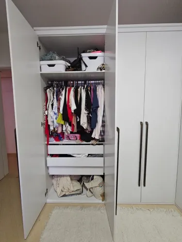 Guarda-roupa em módulos