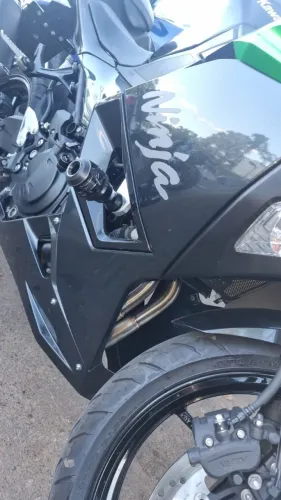 Kawasaki Ninja 500 2025 - 5.500 KM somente + acessórios