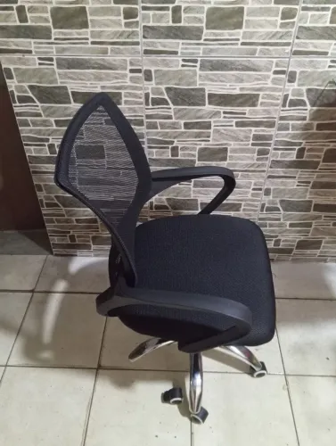 CADEIRA DE ESCRITÓRIO GIRATÓRIA REGULÁVEL