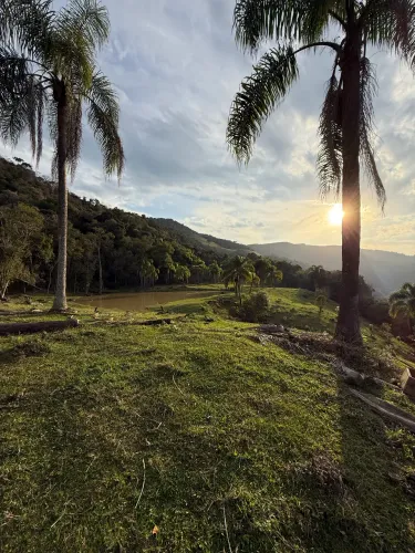 Sítio com dois lagos e nascentes 5.9 hectares