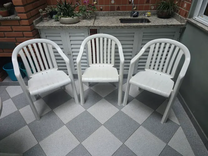 Conjunto de mesa com 3 cadeiras