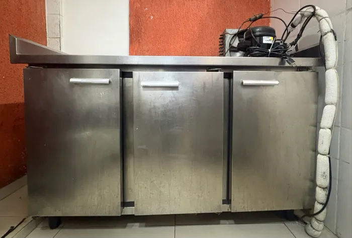 Geladeira Balcão 3 Portas INOX 220V
