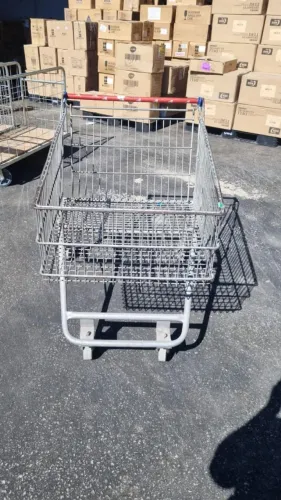 Carrinhos de Mercado Seminovos. No Pix Faço melhor valor!!!