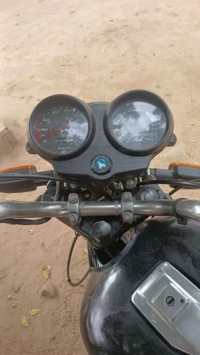 VENDO UMA 125 CILINDRADA