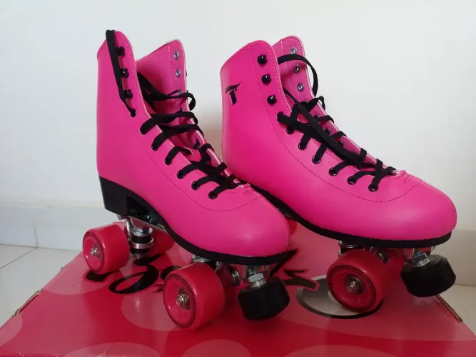 Patins Quad Traxart Bellaz Pink - Tamanho 38-40<br><br>