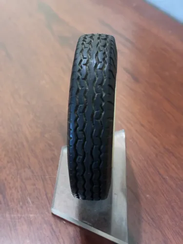 Pneu PIRELLI brinde antigo de mesa de coleção decorativo