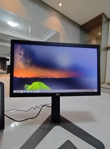 Monitor Marca LG de LED LCD, 19,5 polegadas