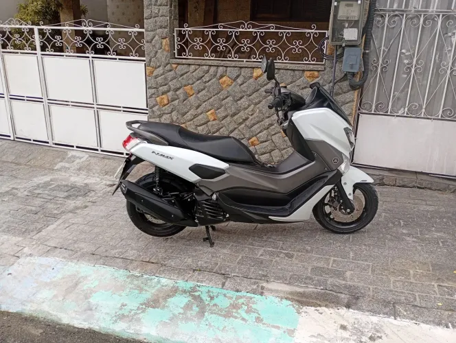 A mais nova da OLX!!! Moto muito Nova...baixo Km para pessoas EXIGENTES!!!