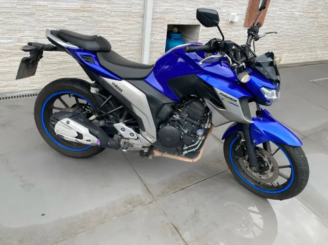 VENDO FAZER 250 AZUL MUITO NOVA!
