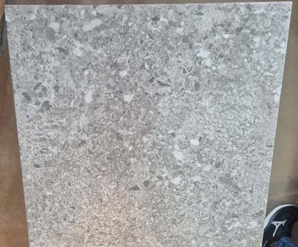 Piso 57x57 granito