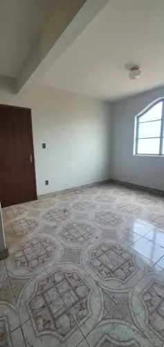 ALUGA-SE APARTAMENTO NO SÃO JOSÉ.