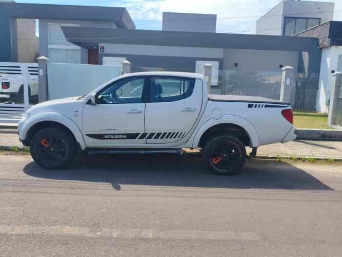 Imagem de Mitsubishi L200 Triton HPE 3.2 CD TB Int.diesel AUT 2013