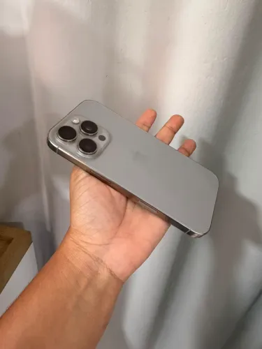 iPhone 16 pro Semi novo 