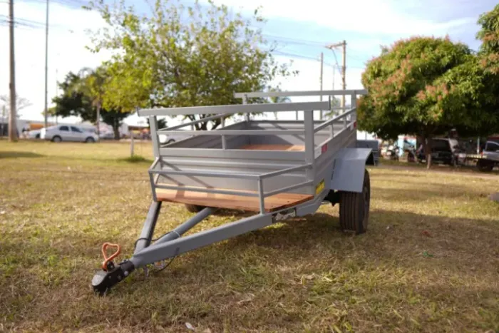 Carretinha disponível 2.00 x 1.20 nova e reforçada - reboque
