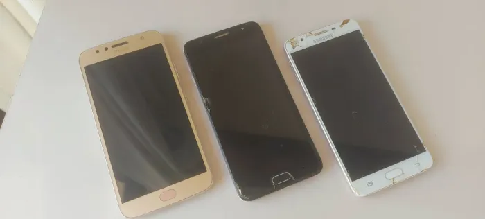 03 CELULARES (NÃO ESTÃO FUNCIONANDO) SAMSUNG E MOTOROLA
