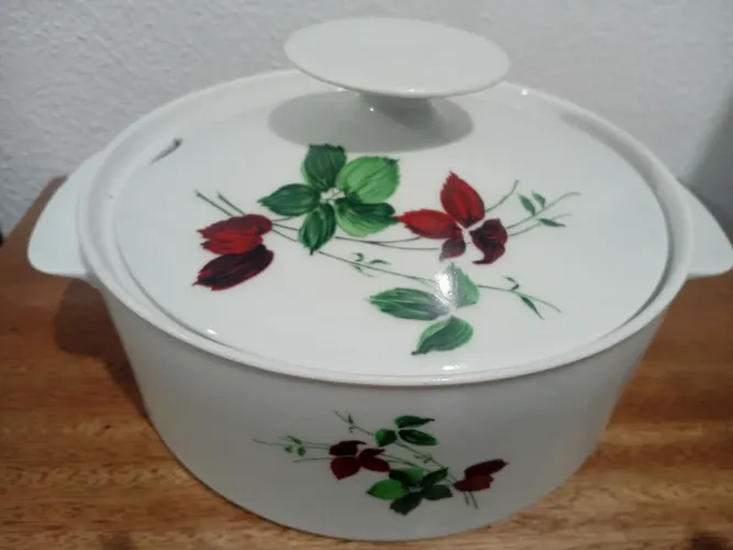 Sopeira de porcelana Renner.