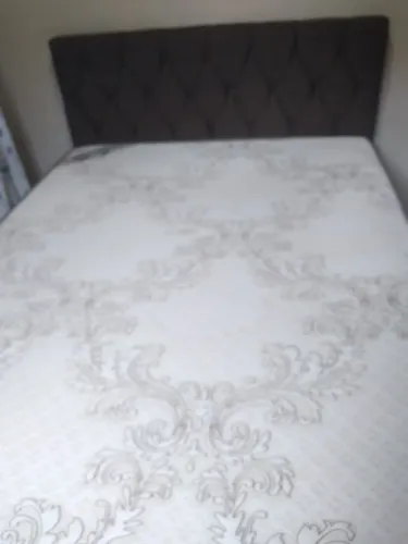 Cama Box e cabeceira: excelente estado.
