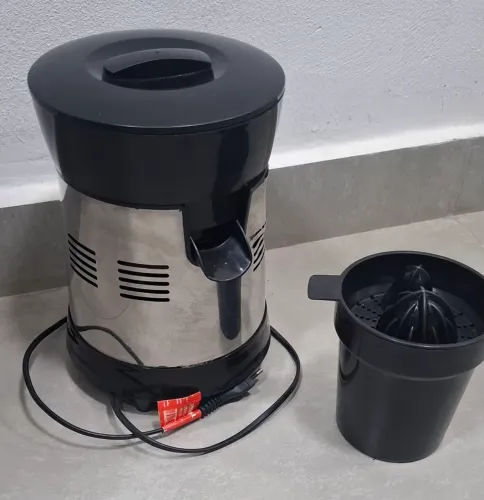 Extrator de Frutas Mondial turbo premium