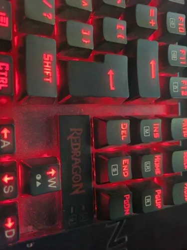 Teclado Mecânico Redragon Kumara Red - Switch Marrom (Brown) | Com caixa e manual