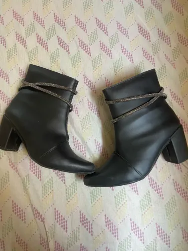 Bota Preta Feminina Salto Grosso