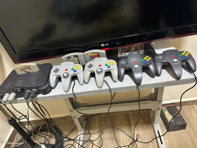 Nintendo n64 equipado e em raro estado de conservação
