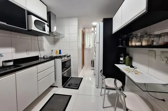 Imóvel para venda possui 94 metros quadrados com 2 quartos em Santa Rosa - Niterói - RJ